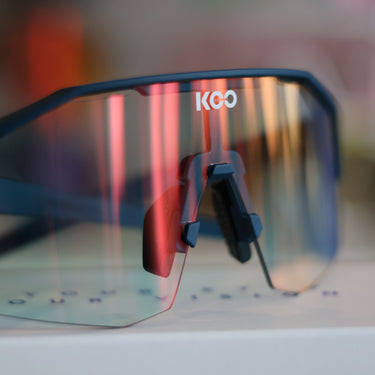 KOO Alibi - Dark Blue Matt / Red Photochromic Mirror (Large)