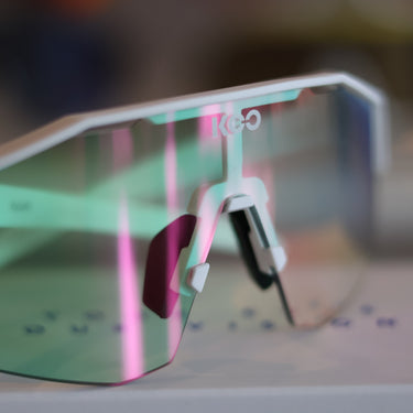 KOO Alibi - White Matt / Photochromic Fuchsia Mirror (Regular)