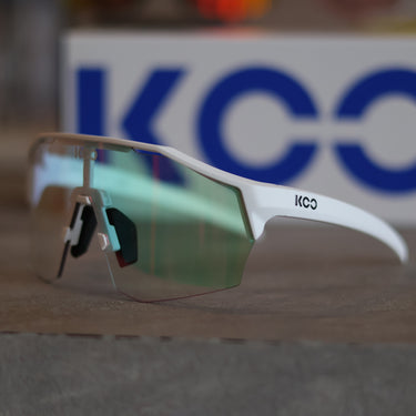 KOO Alibi - White Matt / Photochromic Fuchsia Mirror (Regular)