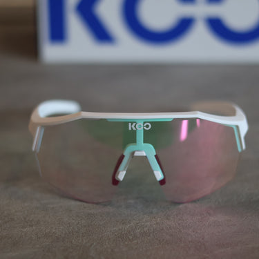 KOO Alibi - White Matt / Photochromic Fuchsia Mirror (Regular)